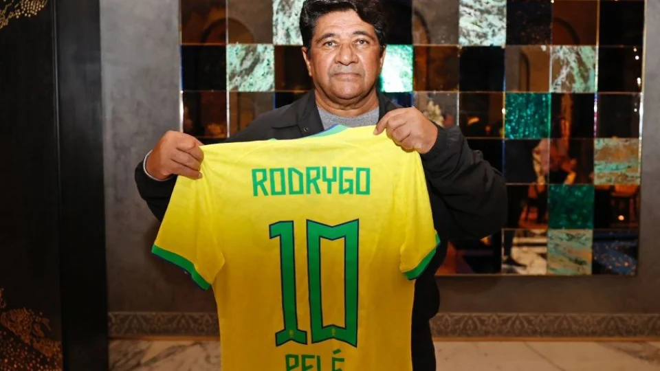 Seleção vai usar camisa com homenagem a Pelé em amistoso contra o Marrocos