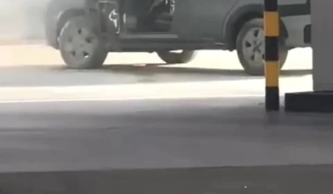 Carro pega fogo em posto de combustível em Boa Vista-RR; veja vídeo