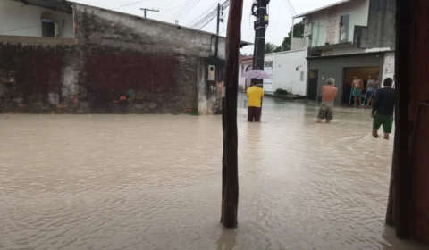 Manaus registra 13 ocorrências durante chuva e entra em estágio de Mobilização