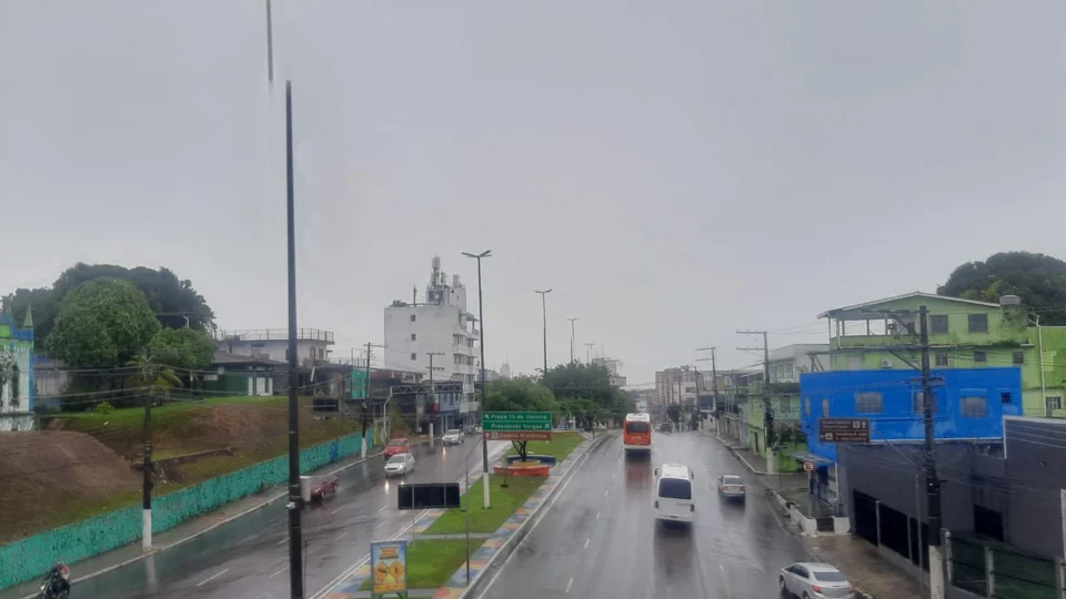 Previsão do tempo aponta dia chuvoso para quinta (27) em Manaus