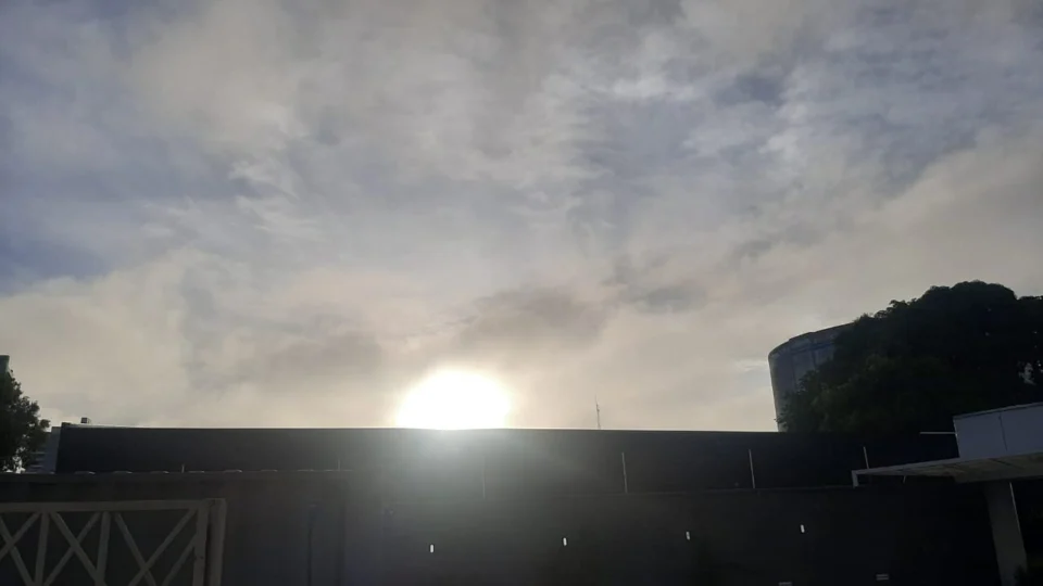 Previsão do tempo aponta 44% de chance de chuva neste feriado (8) em Manaus