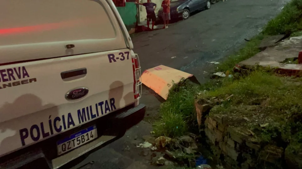 Corpo com mãos e pés amarrados é deixado na Zona Leste de Manaus