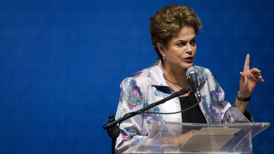 Dilma Rousseff mantém viagem à China para assumir banco do Brics
