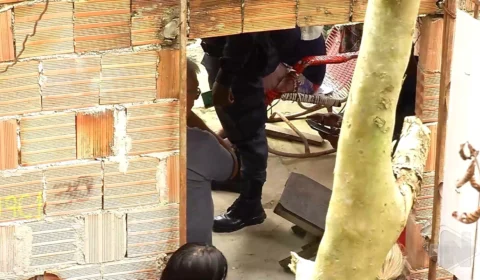 VÍDEOS: filhos acham mãe morta na cozinha de casa na Zona Leste de Manaus 