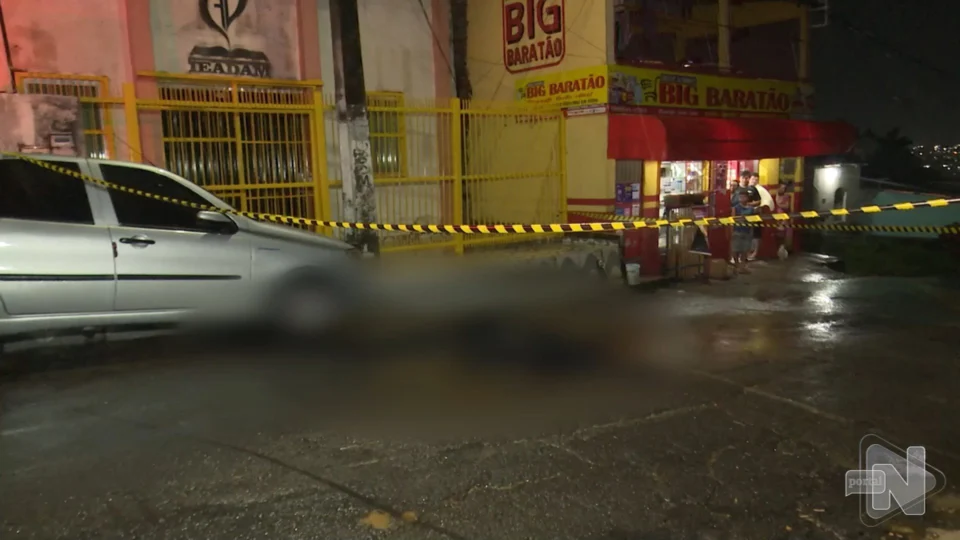 VÍDEO: homem é morto com tiros na cabeça em via pública da Zona Norte de Manaus