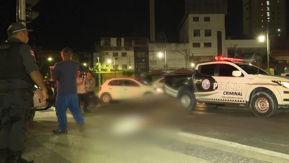 VÍDEO: homem morre após ser esfaqueado na praça Tenreiro Aranha de Manaus