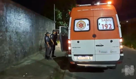VÍDEO: homem tem mãos perfuradas por disparos de arma de fogo em Manaus
