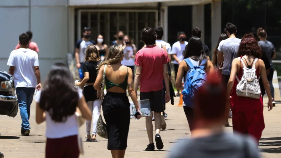 Prouni: inscrições para segundo semestre de 2023 começam nesta terça-feira, 27