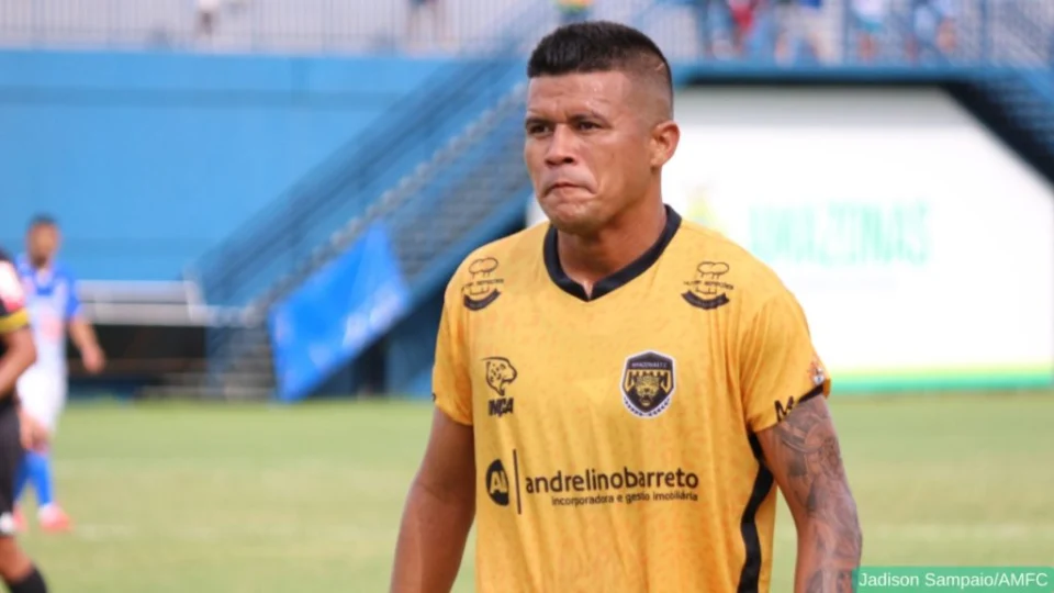 Jogador de futebol é preso em bar por deixar de pagar pensão em Manaus