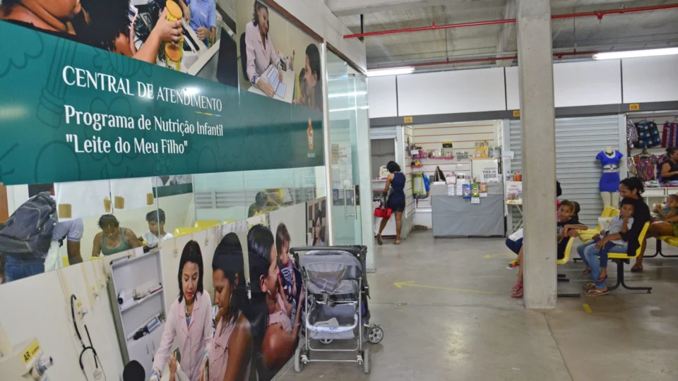 Leite do Meu Filho: mais de mil pessoas recebem fórmula nesta terça em Manaus