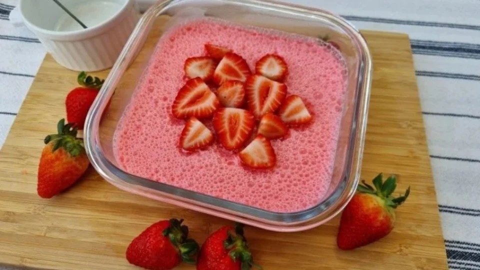 Receita Fácil – Mousse de gelatina de morango: opção pronta em 30 minutos