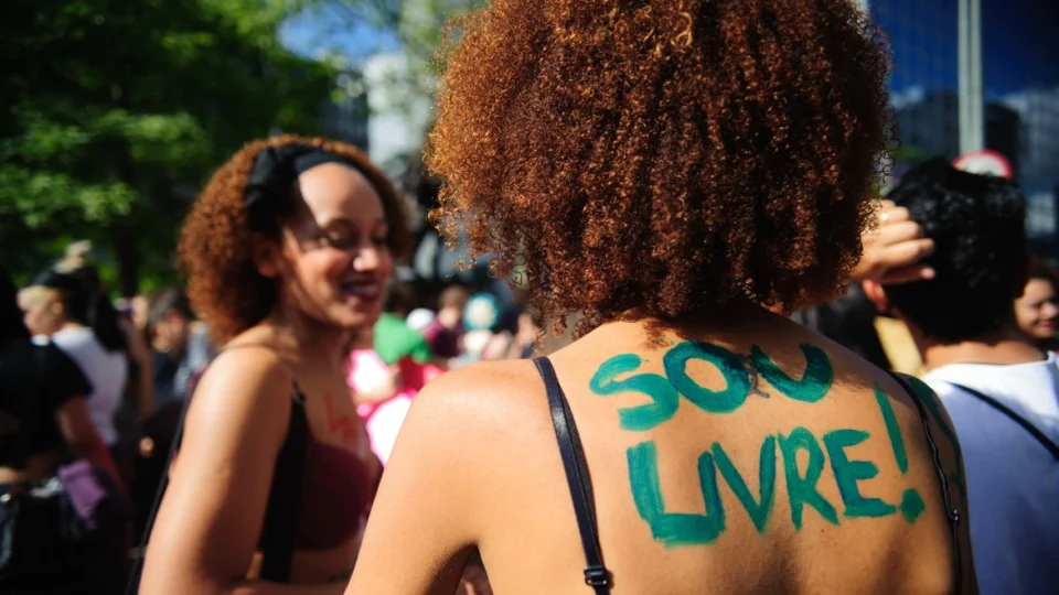 Lei que dá às mulheres poder de decisão sobre laqueadura entra em vigor