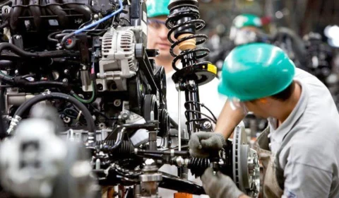 Produção industrial cai 0,3% em janeiro ante dezembro, afirma IBGE