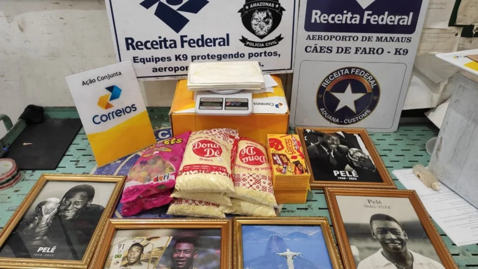 Receita Federal encontra drogas em quadros do Pelé em Manaus