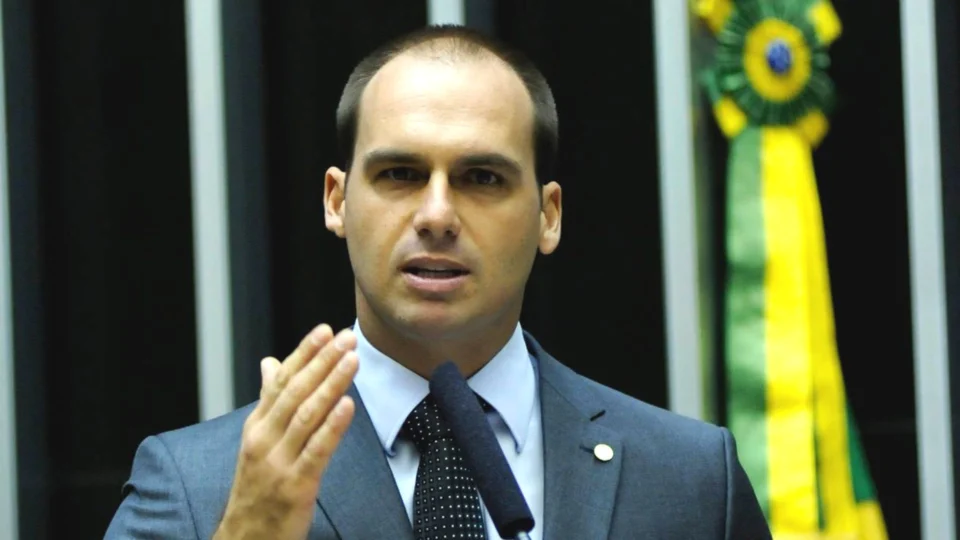 Eduardo Bolsonaro é sócio de empresário que apoiou atos golpistas