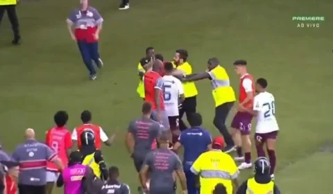 Torcedor é indiciado por lesão corporal após invadir campo com criança no RS