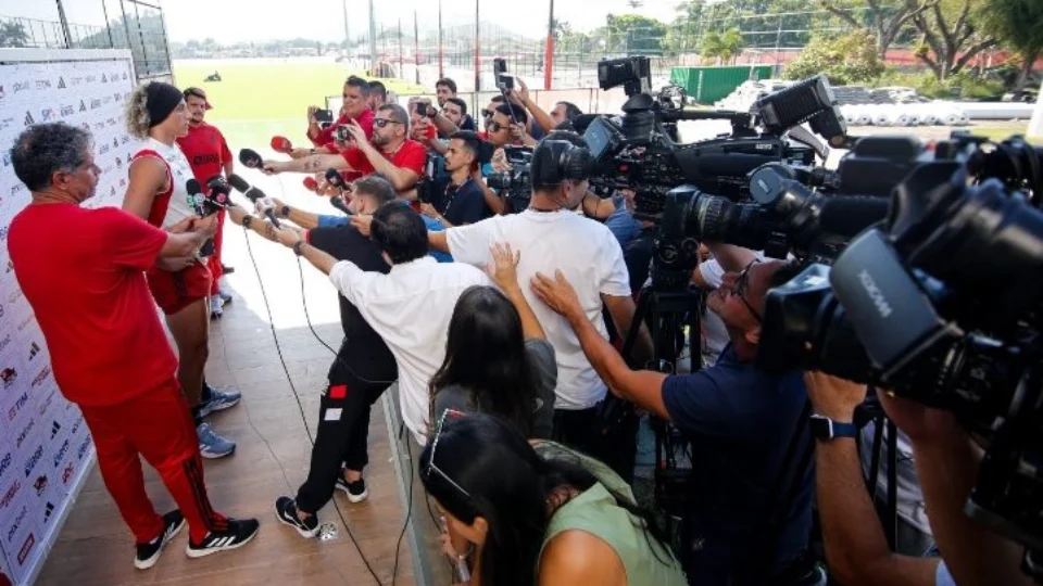 Em entrevista pré-treino, David Luiz defende Vítor Pereira, técnico do Flamengo