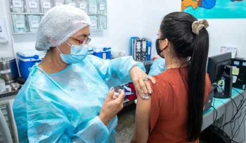 Vacina contra Covid-19 é ofertada em 75 unidades em Manaus