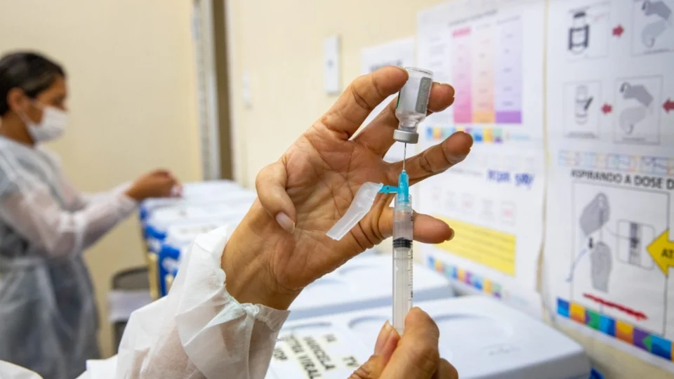 Covid-19: Manaus terá 74 pontos de vacinação nesta terça-feira