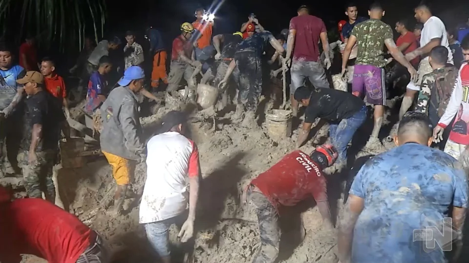 VÍDEO: deslizamento causa morte de oito pessoas na Zona Leste de Manaus