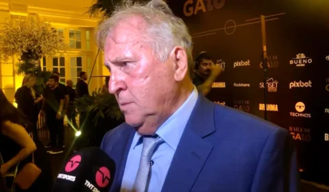 Zico critica gramado sintético: ‘Eu não gosto, nem precisa me convencer’