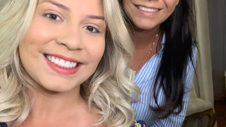 Mãe de Marília Mendonça pede respeito após vazamento de fotos da autópsia