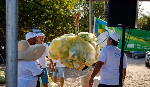 Meia tonelada de lixo é retirada em praias de Boa Vista, em Roraima