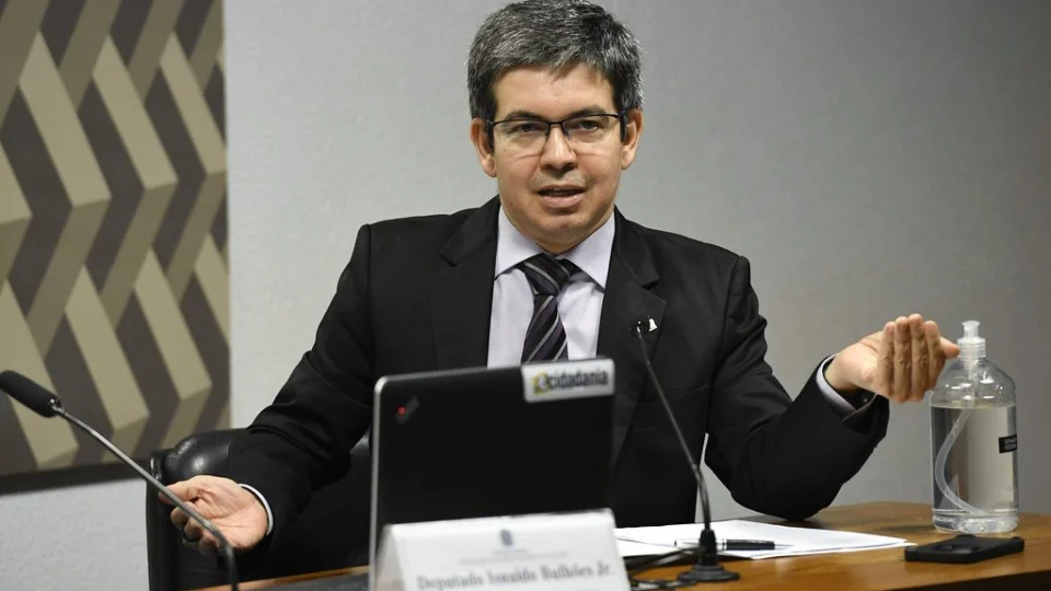 Randolfe diz que reoneração ficará suspensa em 2024