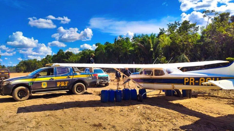 PRF fecha 16 pistas de pouso clandestinas durante operação em Terra Yanomami