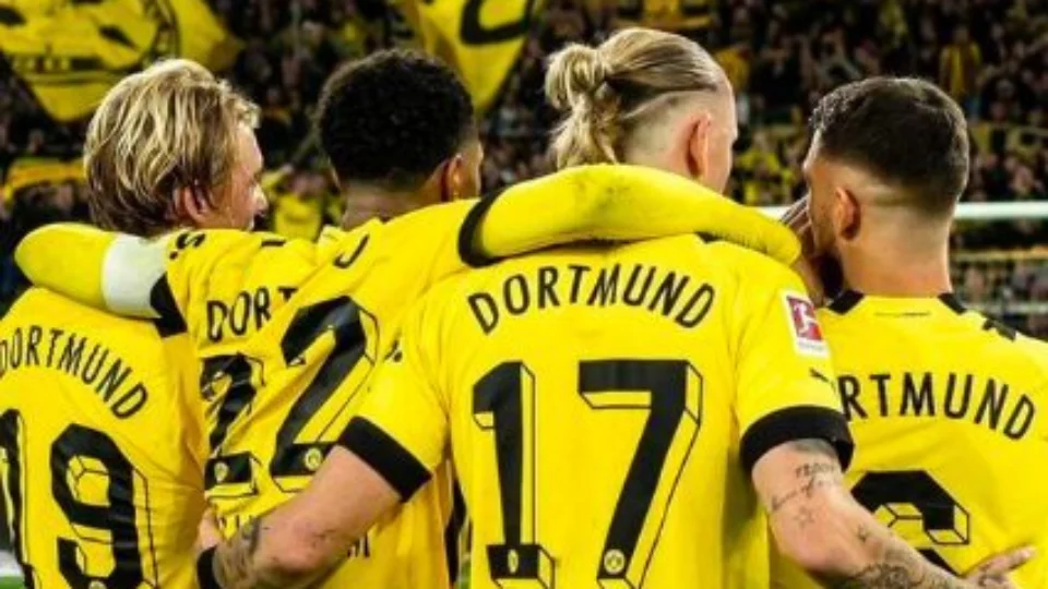 Campeonato Alemão: Borussia goleia Eintracht Frankfurt e vira líder