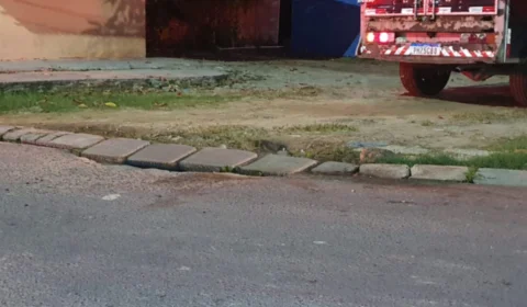 Adolescente de 14 anos é morto a tiros e golpes de facadas em Manaus