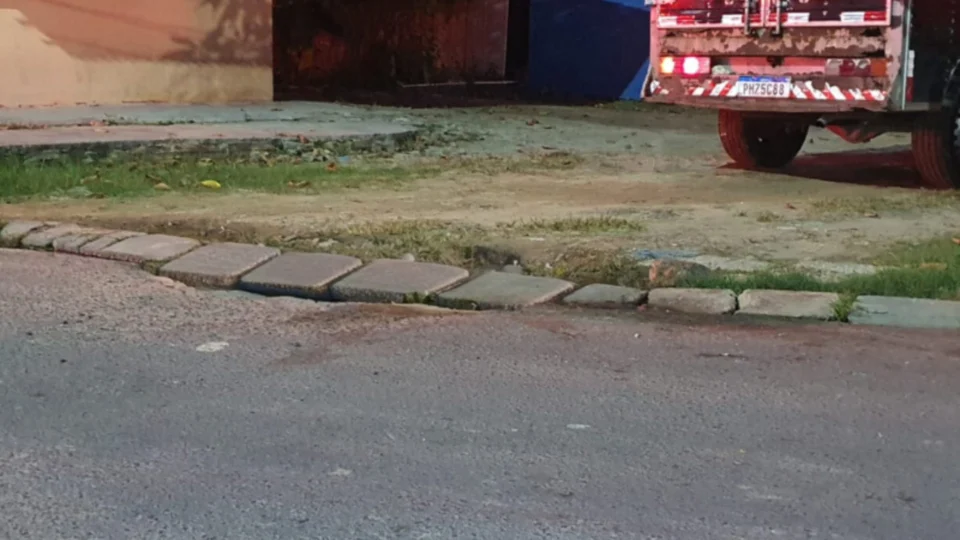 Adolescente de 14 anos é morto a tiros e golpes de facadas em Manaus