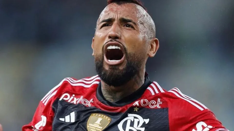 Vidal, do Flamengo, dá entrada em hospital e fica fora da final do Cariocão