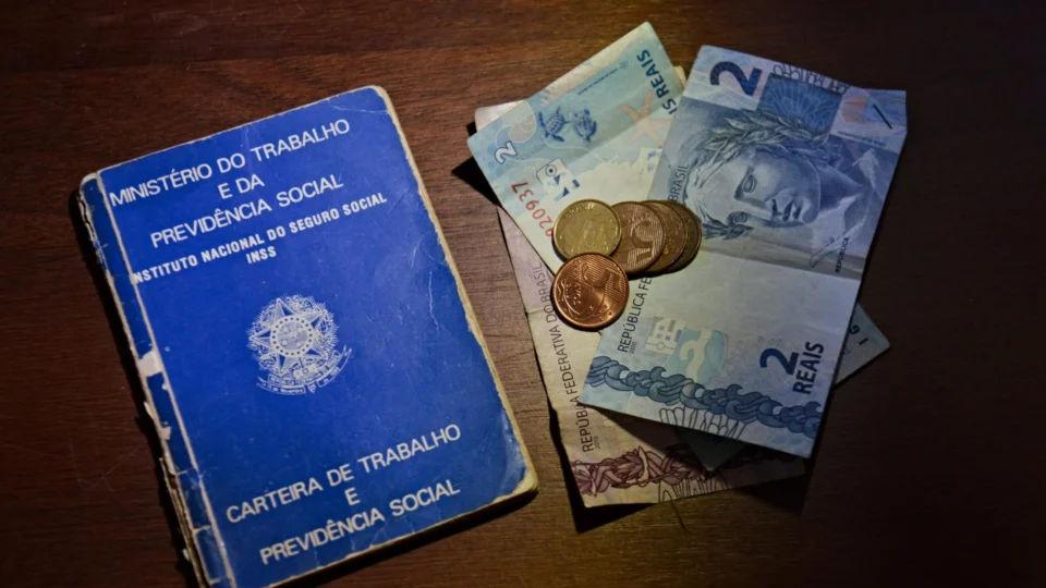 Ministério do Trabalho confirma salário mínimo de R$ 1.320 e propõe regra de reajuste