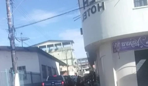 VÍDEO: corpo com perfuração de faca é encontrado dentro de hotel em Coari-AM