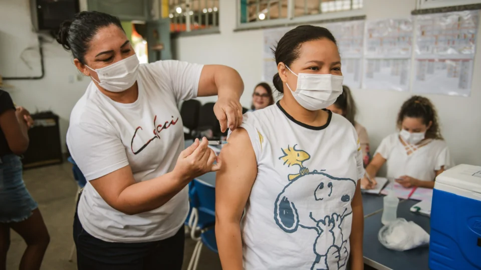 Covid-19: dose bivalente está liberada para pessoas acima de 18 anos em RR
