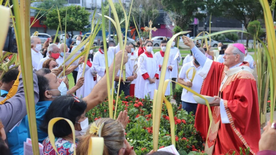 Domingo de Ramos: procissões e missas marcam o início da Semana Santa