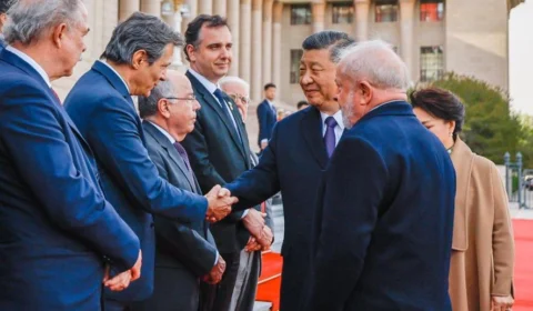 Haddad critica alta taxa de juros e defende reindustrialização no Brasil