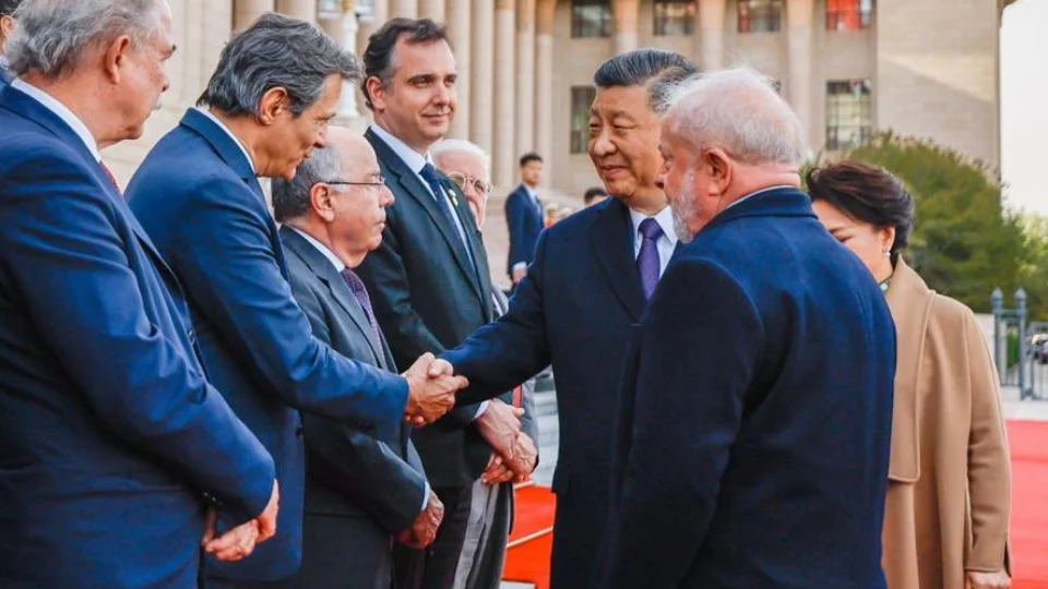 Haddad critica alta taxa de juros e defende reindustrialização no Brasil