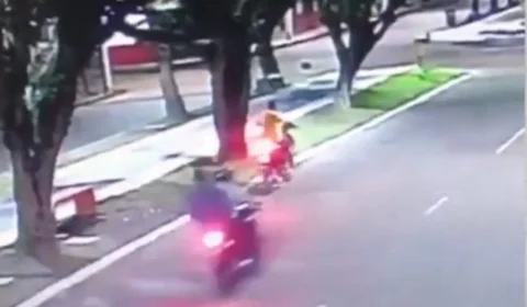 VÍDEO: Motoqueiro é morto com 20 tiros em Itacoatiara, no Amazonas