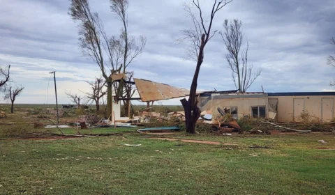 Ciclone Ilsa atinge Austrália com ventos de 218 km e quebra recordes