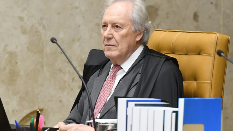 Presidente Lula concede aposentadoria ao ministro Ricardo Lewandowski