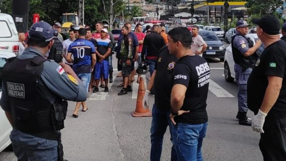 Vídeo: motorista é morto com tiro na nuca em frente a supermercado em Manaus