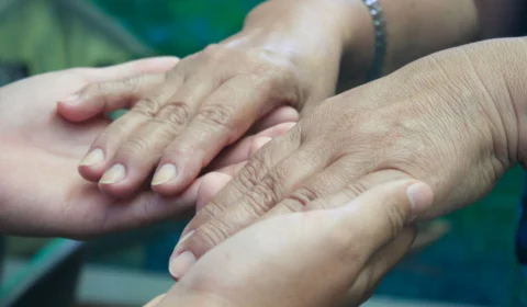 Conheça sintomas da doença de Parkinson e como buscar ajuda em Manaus