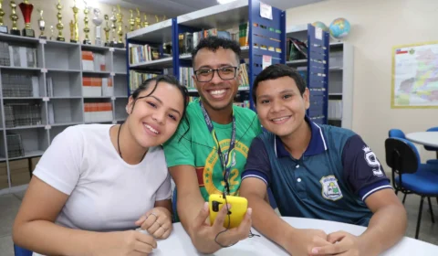 Podcast literário desenvolvido por alunos em Manaus destaca autor amazonense