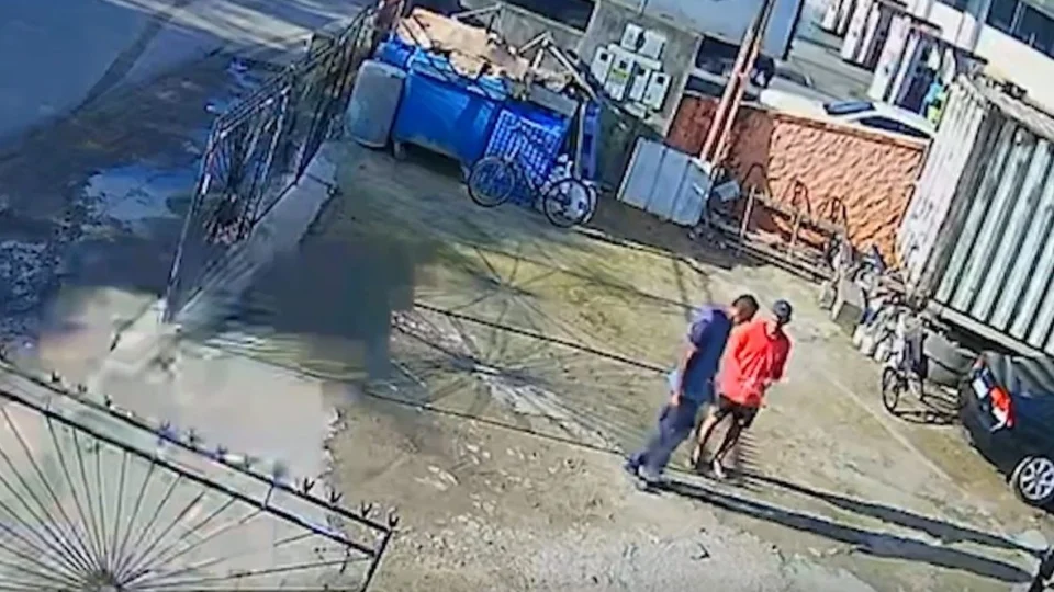 VÍDEO: policiais são presos após roubarem caminhoneiro com veículo da SSP-AM