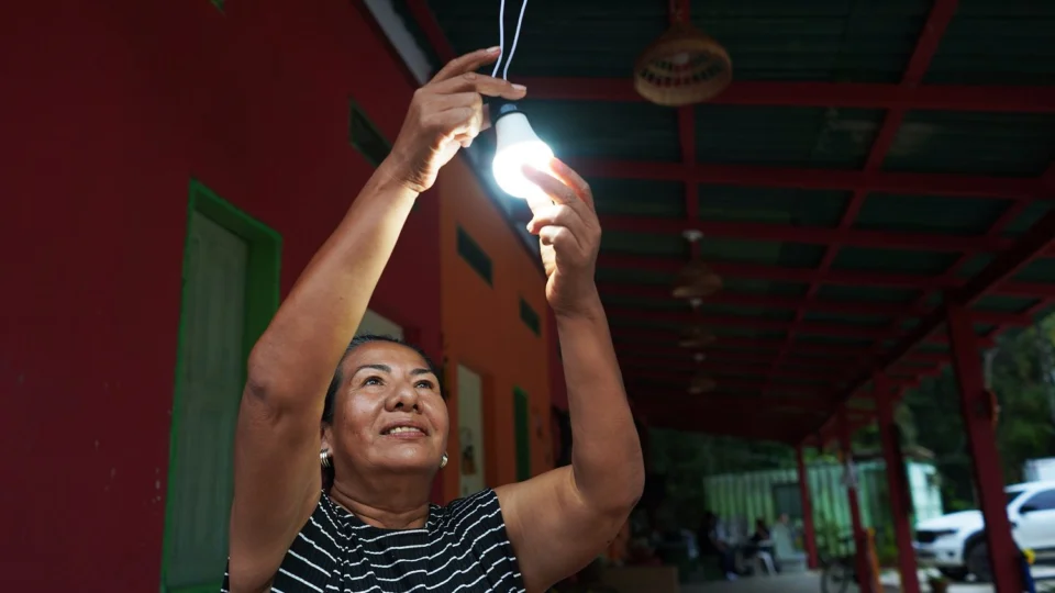 Projeto oferta energia limpa para turismo em Presidente Figueiredo, no AM