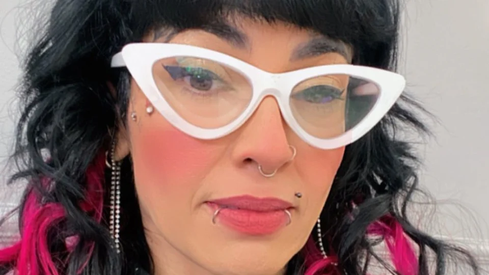 Cabeleireira usa redes sociais para expor agressões do ex-marido no AM