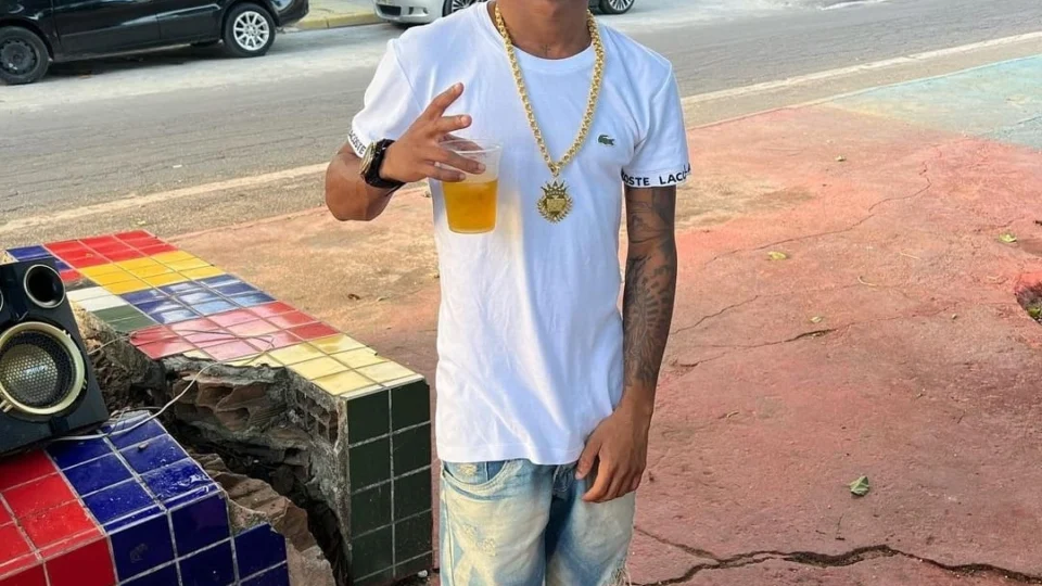 MC Biel Xcamoso morre em grave acidente de carro em Recife-PE