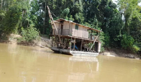 Exército destrói 5 balsas de garimpo ilegal na região do Vale do Javari no AM